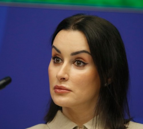 Бисексуалдық үштік порно Вибраторлары бар BDSM порно видеолары