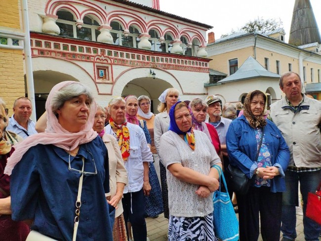  Участники «Московского долголетия» побывали в Иосифо-Волоцком монастыре